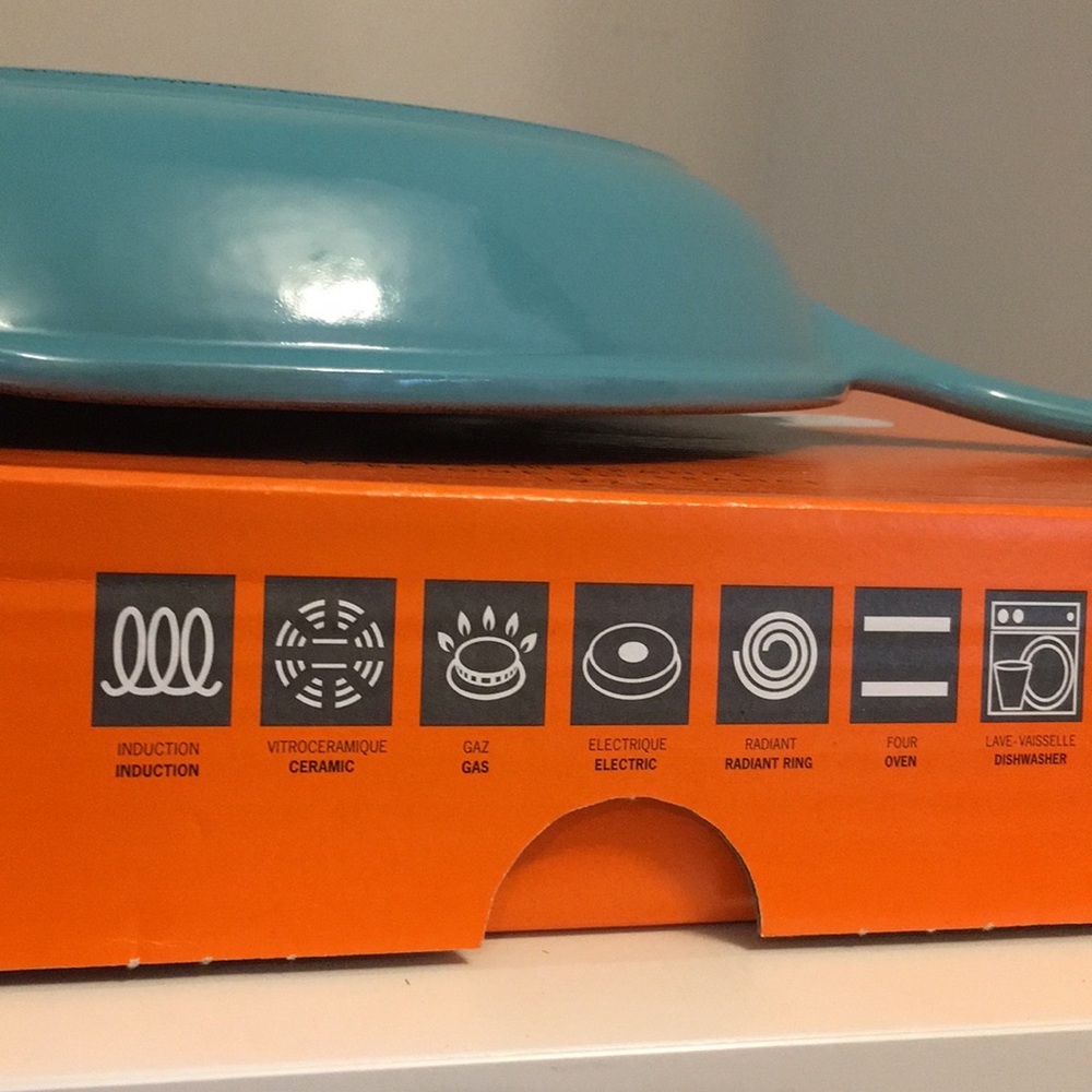 NWT Le Creuset 11.75” Cast Iron Skillet Turquoise / Blue - Picture 8 of 10